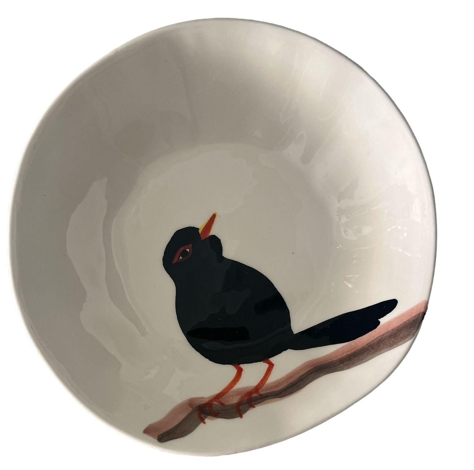 Piatto fondo in ceramica con merlo dipinta a mano – linea Selva Virginia Casa