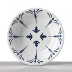 Piatto fondo Tessa bianco e blu in melamina di Mario Luca Giusti con motivo blu intenso e bordo decorato