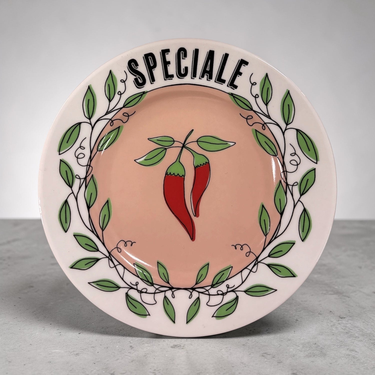 Piatto “Speciale” Ø 16 cm in porcellana – Rosa cipria e peperoncini