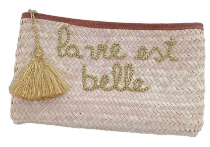 Pochette rectangulaire confectionnée en main et tissée de rayures palmiers avec broderie en laine, motif La Vie Est Belle