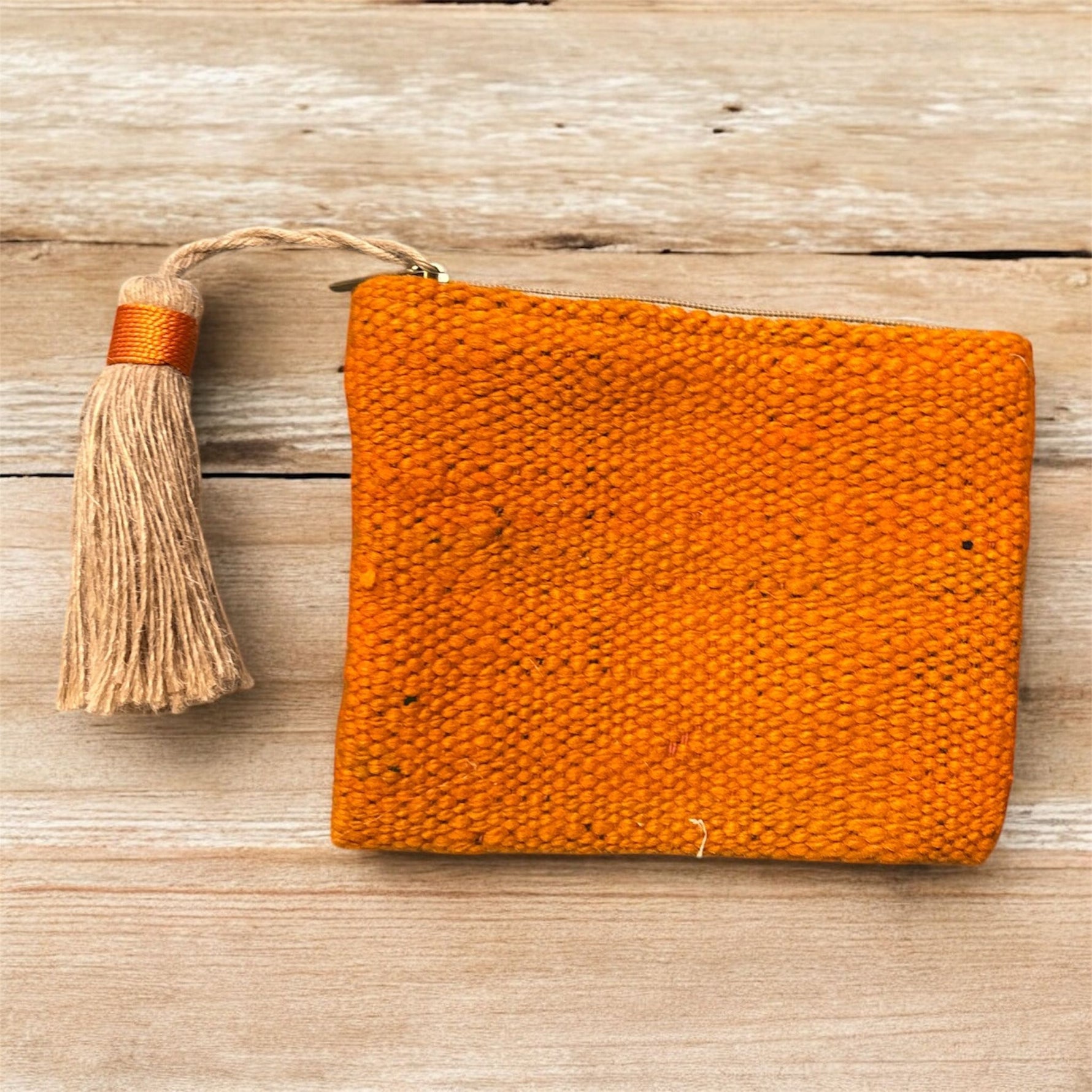 Pochette artigianale in lana tessuto berbero retro tinta unita arancione con pappina laterale