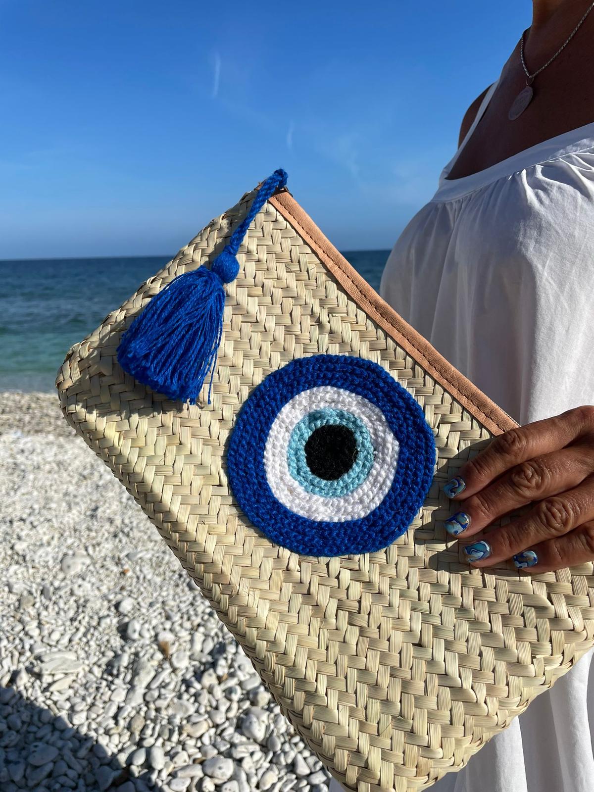Pochette estiva in paglia naturale con ricamo Nazar blu occhio portafortuna Marika Selection
