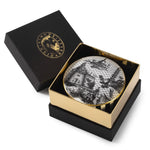 Portagioie Oriental Dream Simone Guidarelli in porcellana con base a righe bianche e nere, coperchio decorato e confezione regalo elegante nera e oro.