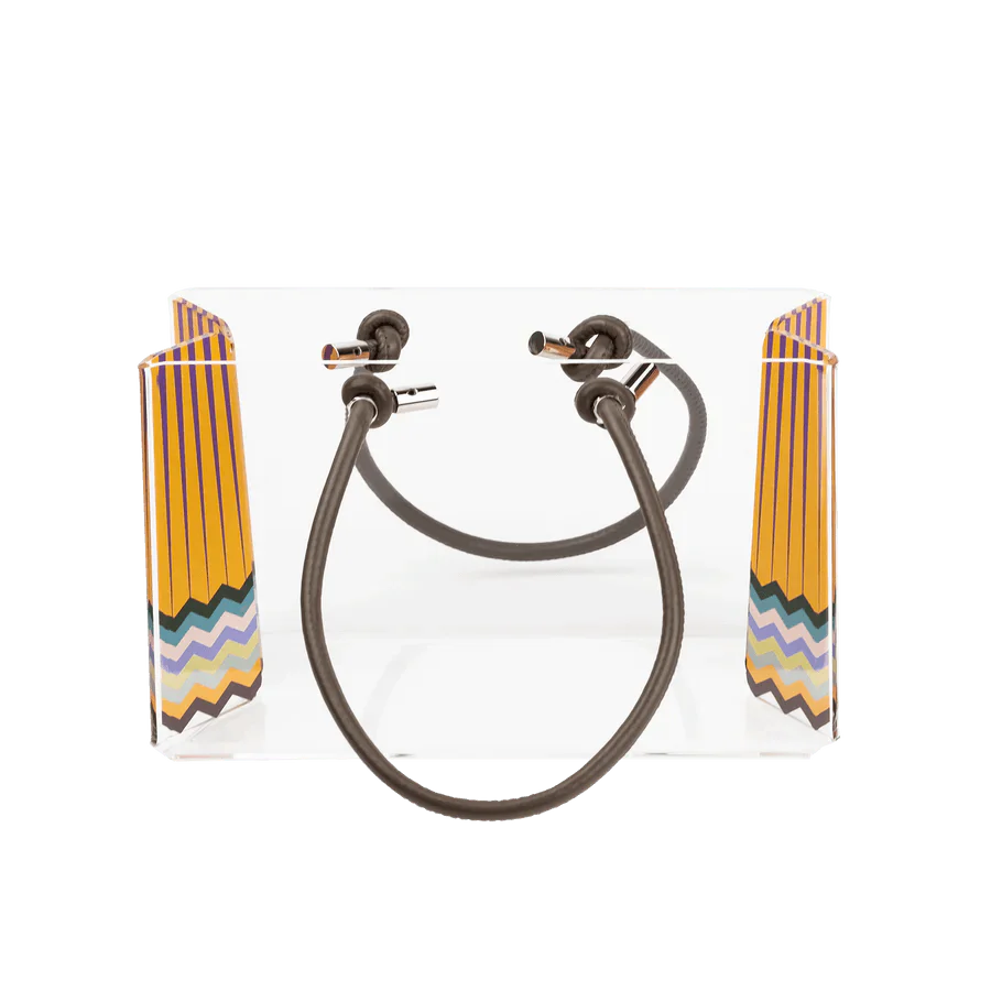 Portaoggetti Vesta Charlotte Rainbow in acrilico trasparente con manici in corda e decoro giallo a righe multicolor visto di fronte