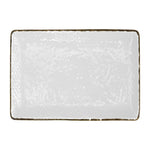 Vassoio rettangolare bianco in ceramica artigianale Preta Arcucci, materico, lavabile in lavastoviglie e adatto al microonde
