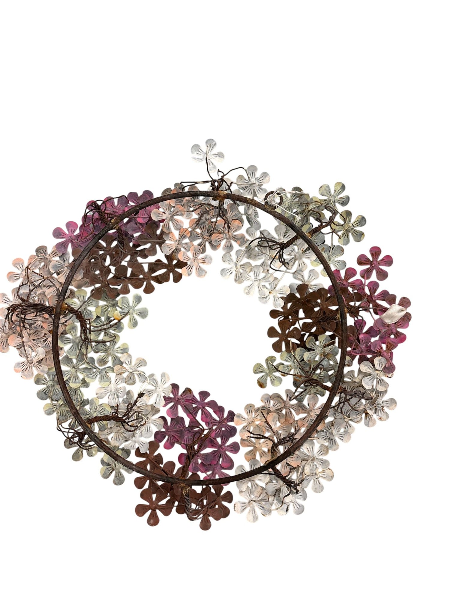 Retro ghirlanda in metallo con intreccio floreale multicolore e struttura circolare in ferro brunito