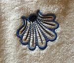 Particolare del ricamo conchiglia su spugna di alta qualità Made in Italy, Linea Conchiglie by Marika De Paola