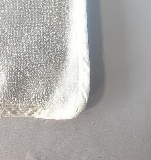 Particolare angolo rifinito asciugamano in spugna artigianale di alta gamma

