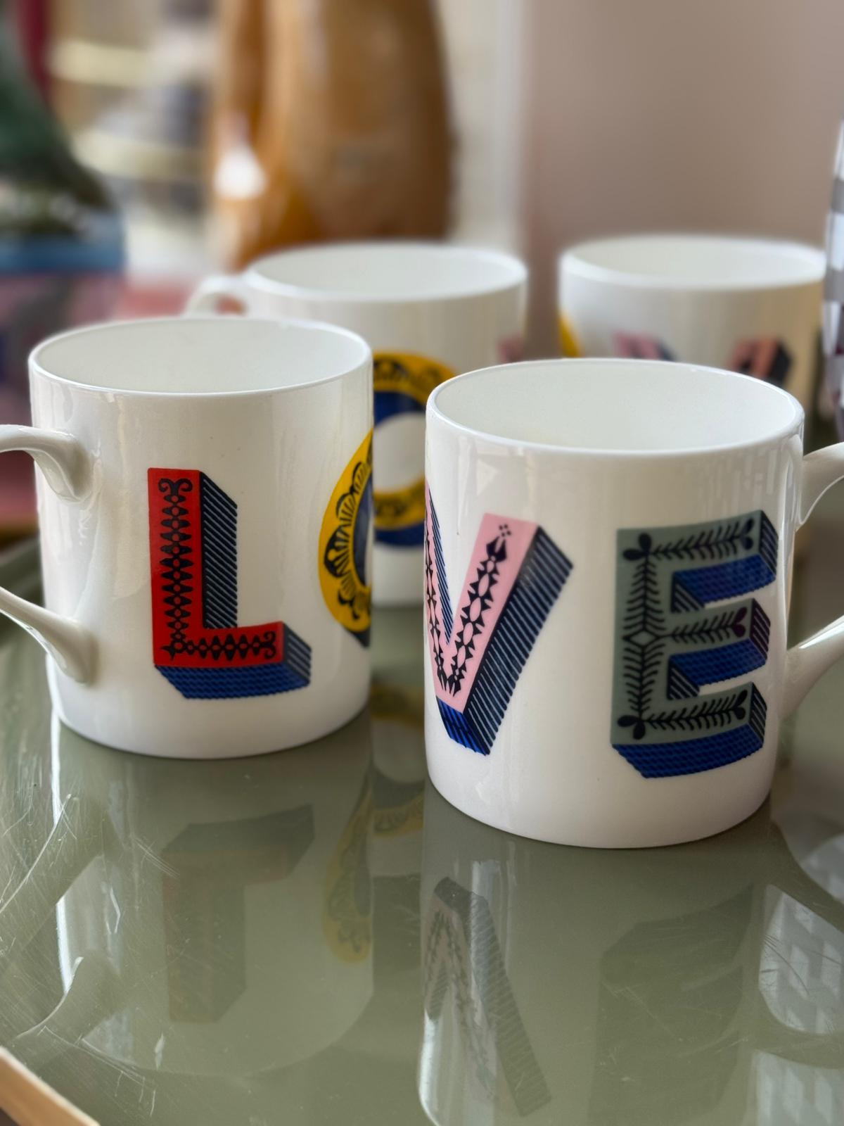 Tazza LOVE di Jamida: colore, design e un messaggio d’amore per ogni giorno