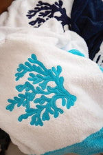 set teli mare con ricami corallo azzurro e blu