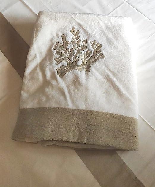 Telo mare bianco con bordo e ricamo corallo beige in spugna artigianale Made in Italy