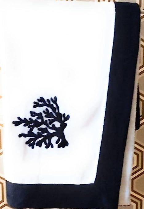 telo mare bianco con ricamo corallo blu e bordo blu