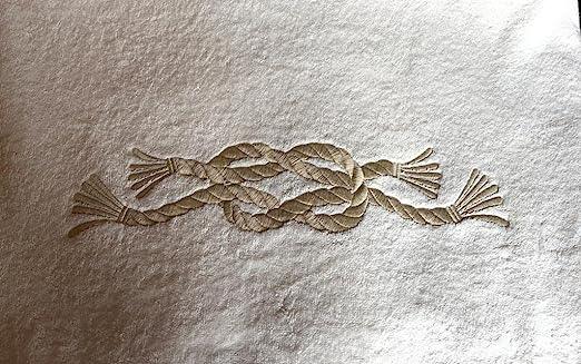 Particolare ricamo nodo hand made in Italy