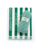 Telo mare Delmor Green Petition a righe verde e bianco con pouch coordinata, 100% riciclato