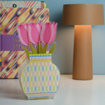 vasetto Lisbona rosa Vesta Home in plexiglas con vaso interno in vetro e fiori decorativi
