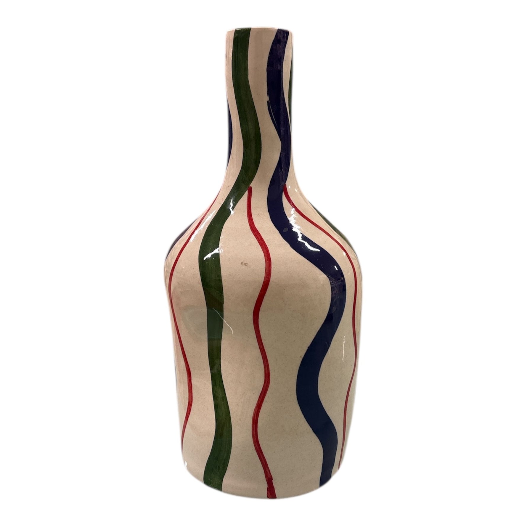 Vaso artigianale in ceramica con onde blu, verdi e rosse dipinte a mano su fondo chiaro.
