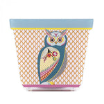 Vasetto JOY in acrilico con decorazione gufo  colorato su sfondo bianco e giallo, visto frontalmente.