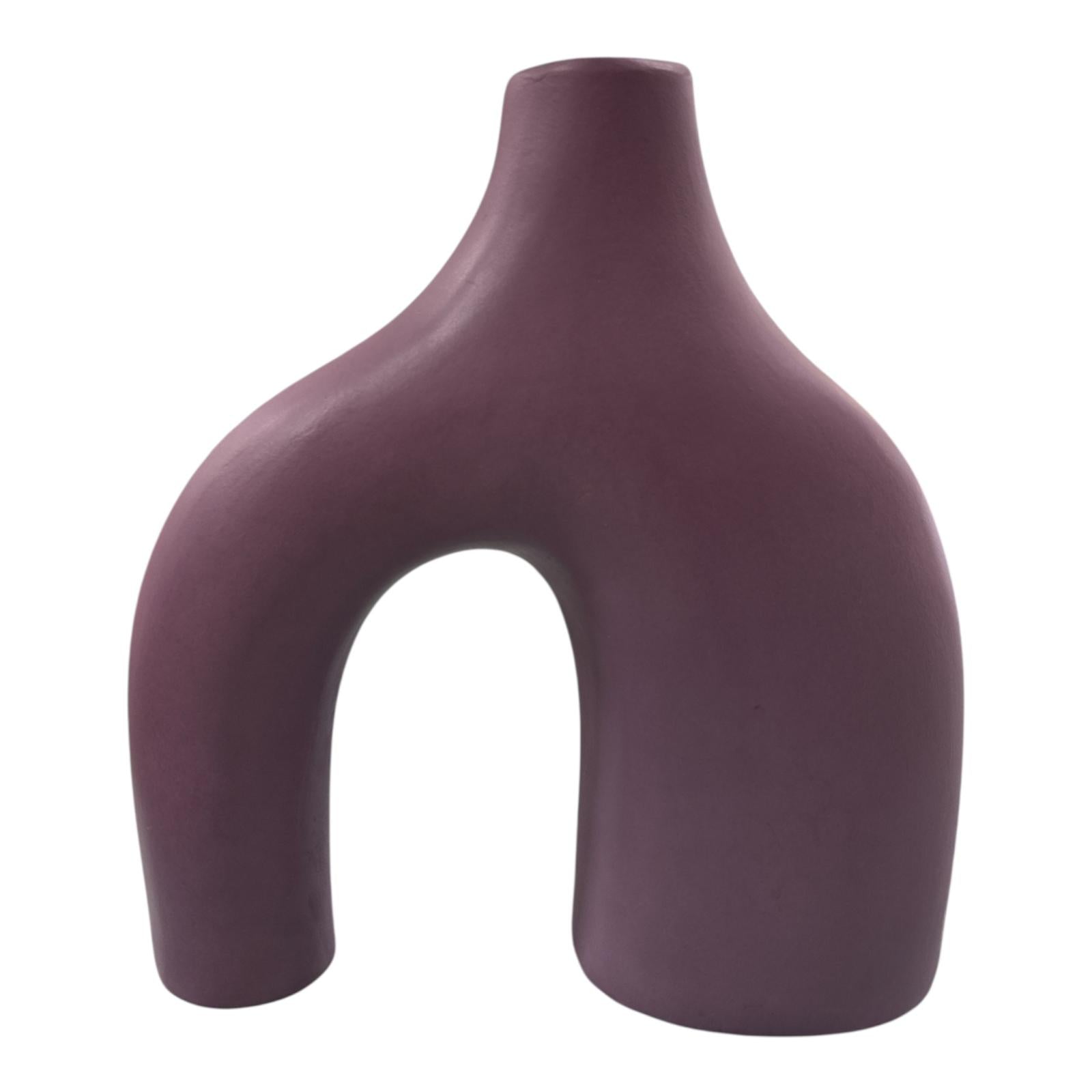 Vaso artigianale lavanda con doppio piede, fotografato frontalmente su sfondo neutro.