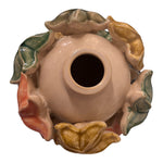 dettaglio apertura vaso in ceramica con decorazioni di stelle marine in rilievo multicolor
