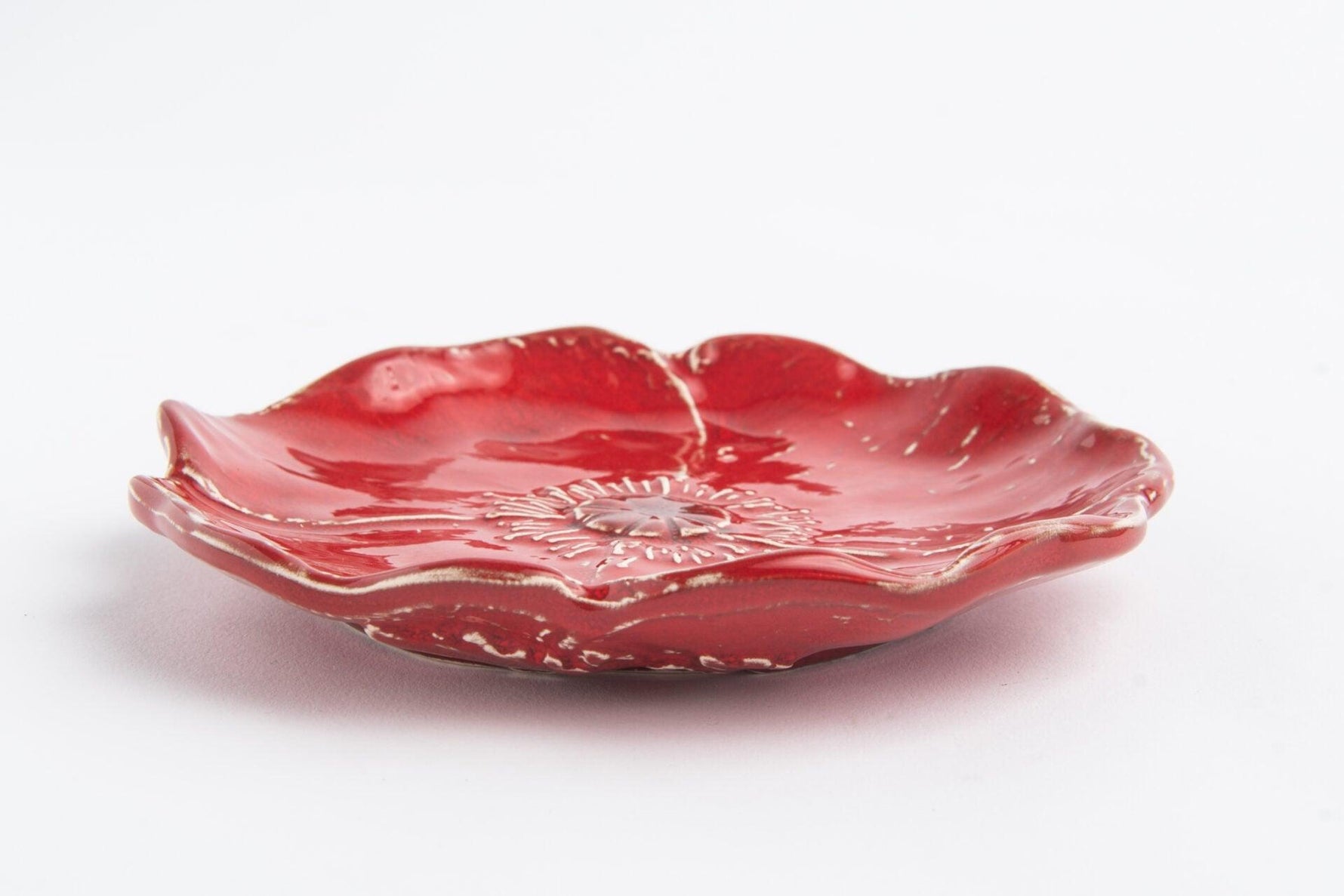 Vassoio in ceramica a forma di papavero rosso Ø34 cm, Linea Natura Virginia Casa, artigianato toscano fatto a mano.