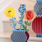 Composizione luminosa di Funny Flowers di Vesta, fiori in plexiglass colorato che portano gioia e bellezza in ogni ambiente.